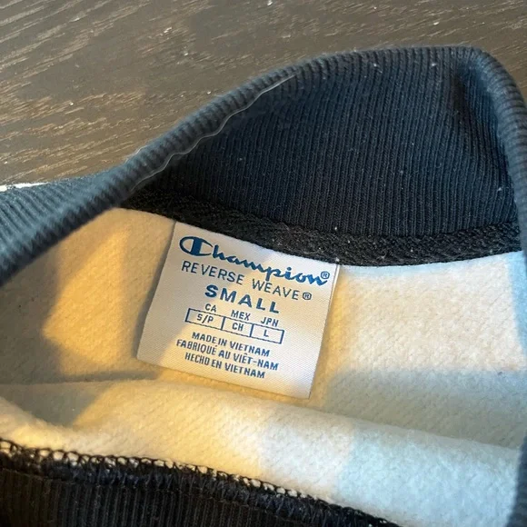 Champion Vintage Crewneck - Picture 2 of 3